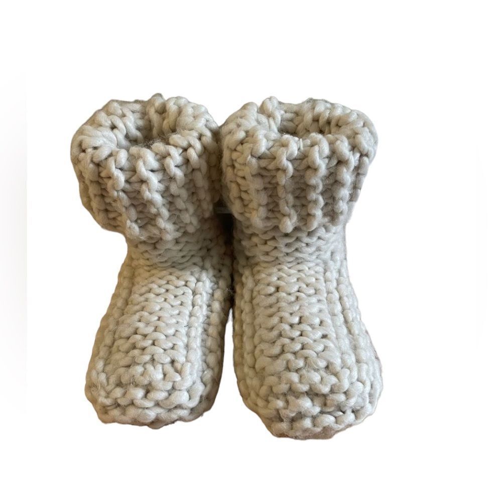 3 for $30! Used lemon knitted fuzzy slippers‎